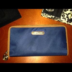 Authentic Michael Kors Zipper Wallet