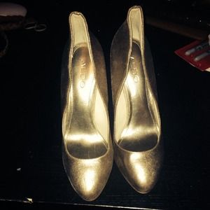 Brand New Pewter Aldo Pumps