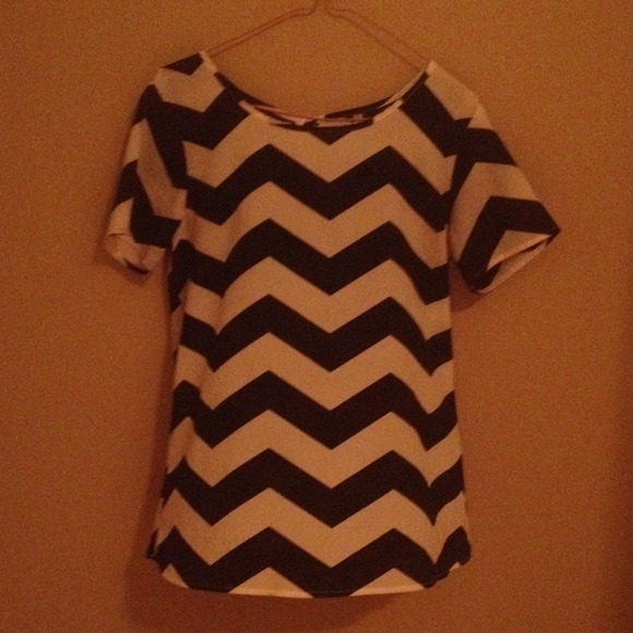 Francesca's Collections Tops - Chevron Blouse