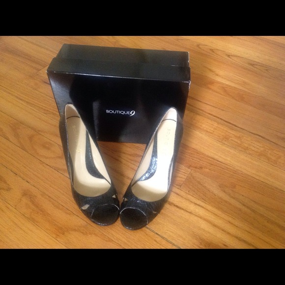 Boutique 9 peep toe black shoes
