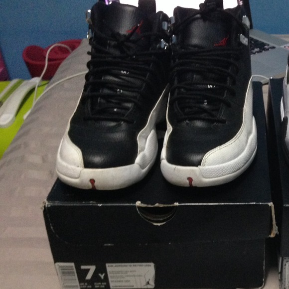 Jordan 12 Playoff 7Y - Picture 2 of 4