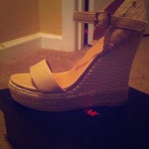 Just Fab "Majorica" Natural Wedge