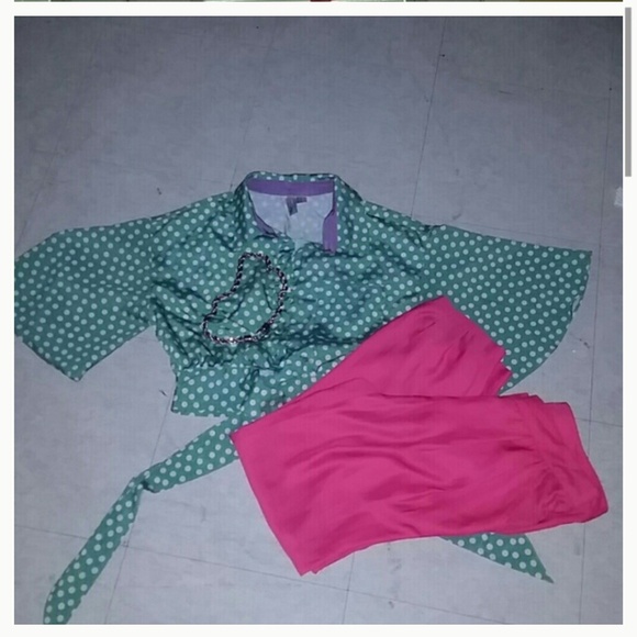 Green polka-dot crop top
