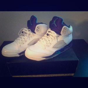 Jordan retro 5 GRAPE  worn 1 time.