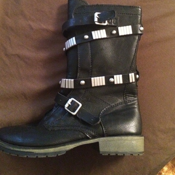 Black moto boots