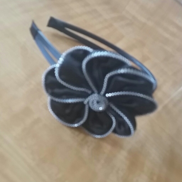 Zipper flower headband