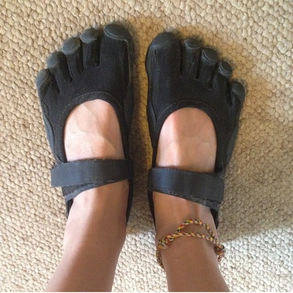 Black Vibram 5 Finger Shoes