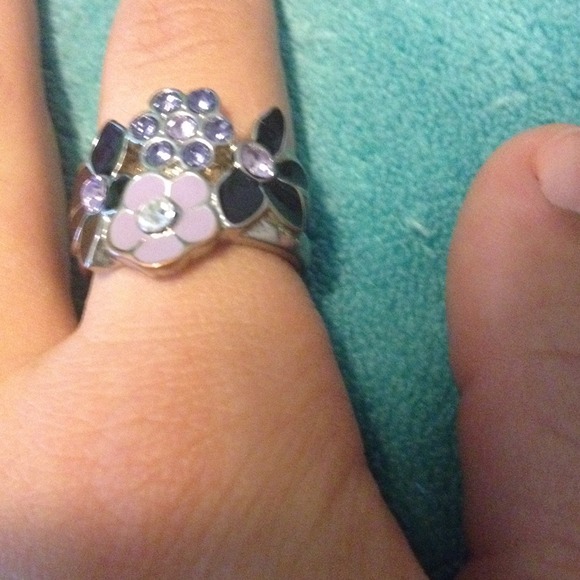 Beautiful detailed ring. - Picture 2 of 2