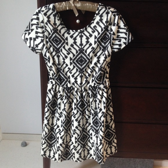 🚫BUNDLED🚫Aztec print dress