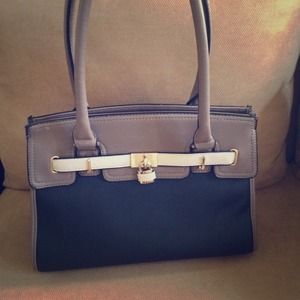 Call it Spring Bag Lock Design