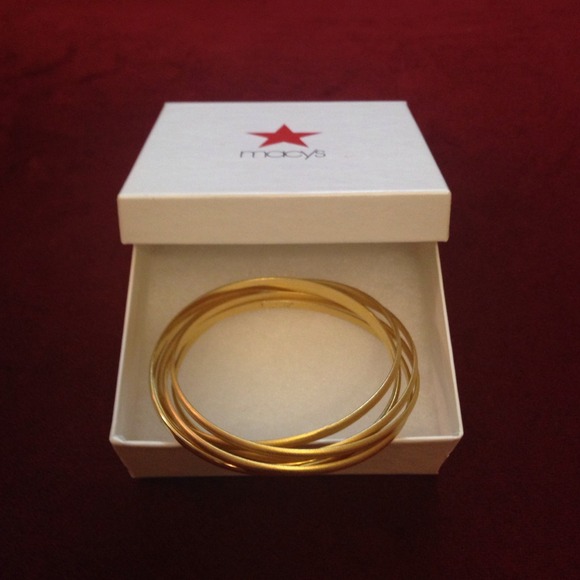 Jewelry - 🎉☀️⤵️Goldtone Bracelet