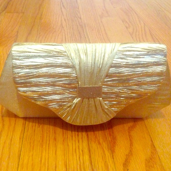 Gold clutch