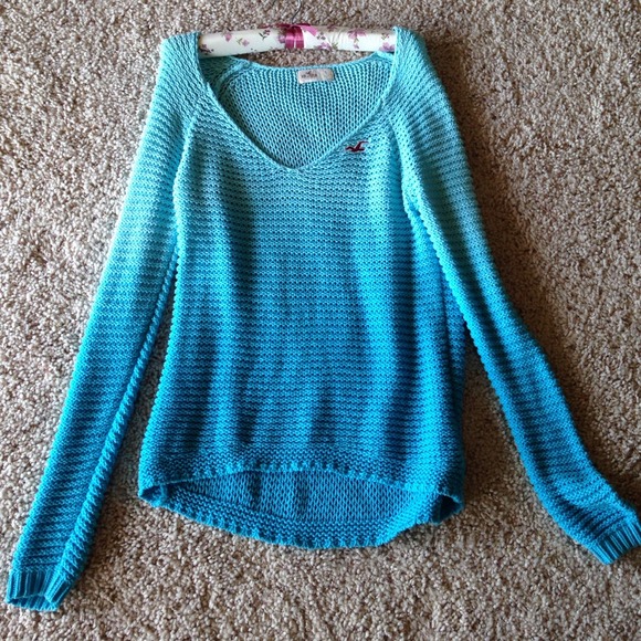 v neck hollister sweater