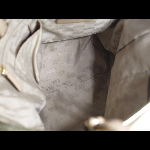 🚫Sold 🚫Large Michael kors tote gold - Picture 3 of 4