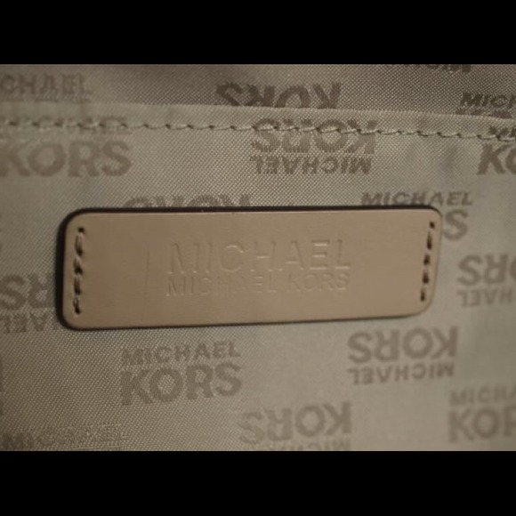 🚫Sold 🚫Large Michael kors tote gold - Picture 4 of 4