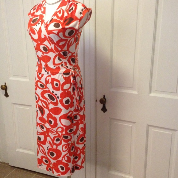 🌷SOLD IN BUNDLE🌷 Great Wrap Dress - Picture 2 of 5