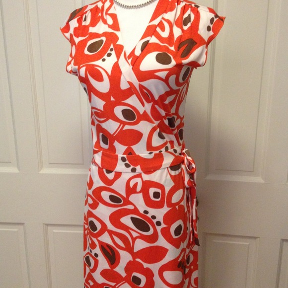 🌷SOLD IN BUNDLE🌷 Great Wrap Dress - Picture 4 of 5