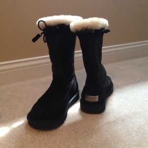 Authentic UGG Women Size 6 Suburb Boots Worn Once