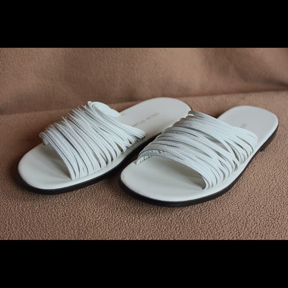 💥SALE💥White Strappy Sandals, Size 5