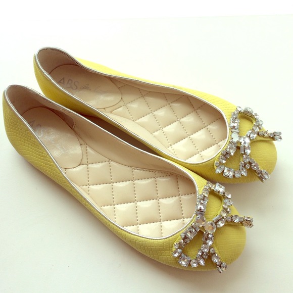 Cute jeweled ballet flats!