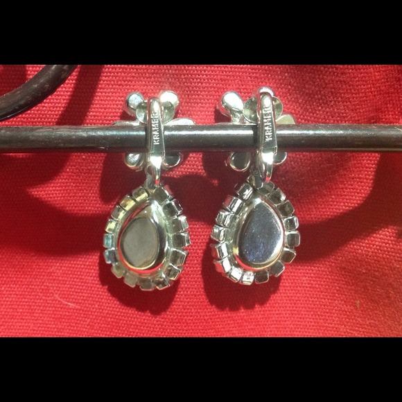 🎉2xHP🎉Vintage Kramer Elegant Rhinestone Earrings - Picture 2 of 3