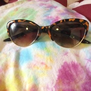 Marilyn Monroe inspired glasses .