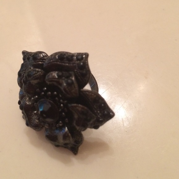 Black flower ring