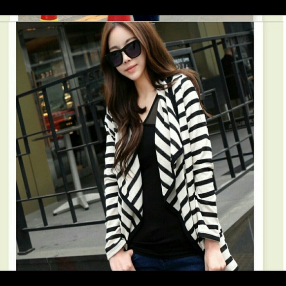 SOLD-Black and white striped cardigan - Picture 2 of 4