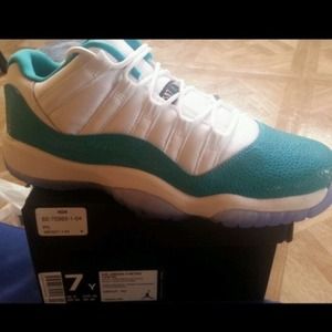 Jordan aqua 11