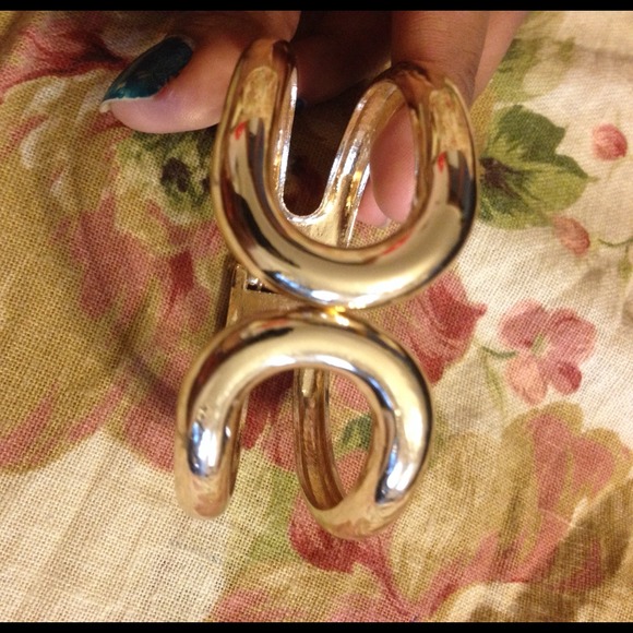 Open Clasp Bracelet! - Picture 2 of 4