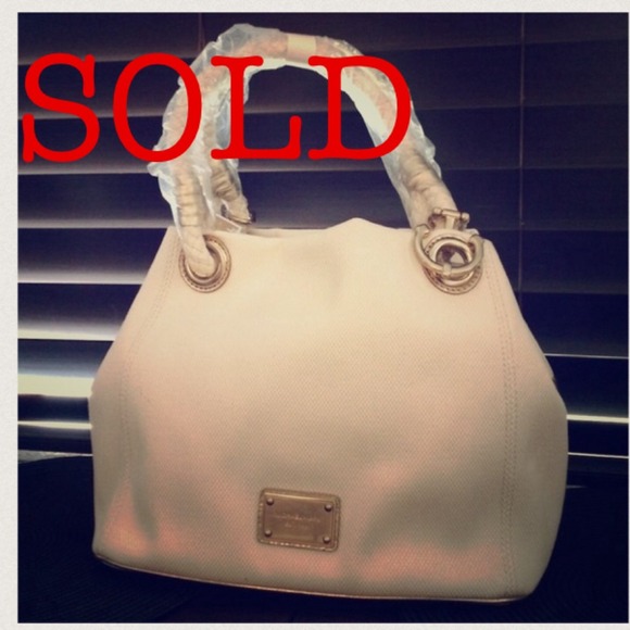 SOLD** 💯 Authentic NEW Michael Kors Marina purse - Picture 1 of 4