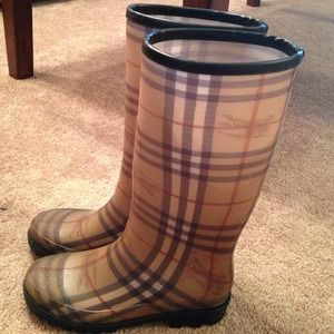 AUTHENTIC BURBERRY RAINBOOTS SIZE 38/7.5