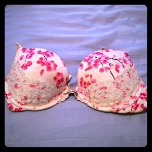 Victoria Secret very sexy push up size 34D