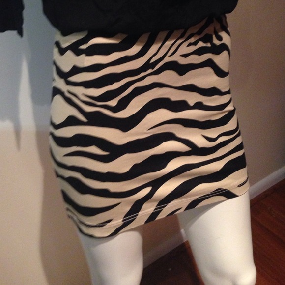 Guess stretchy mini skirt tan and black zebra