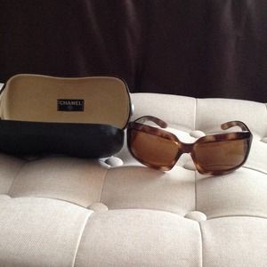 Chanel sunglass listing for @iyc4