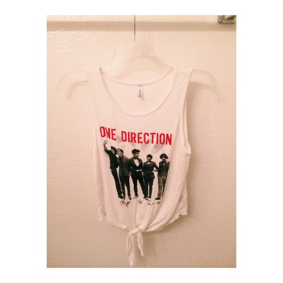 🚫SOLD🚫One direction tank