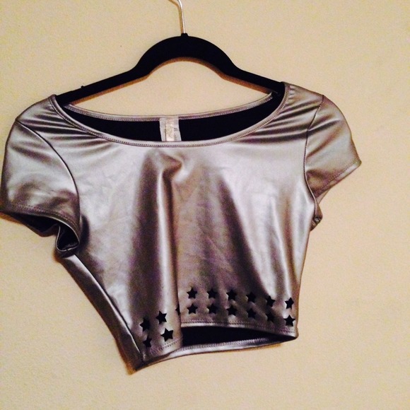 Tops - Metallic Grey Crop Top 💞