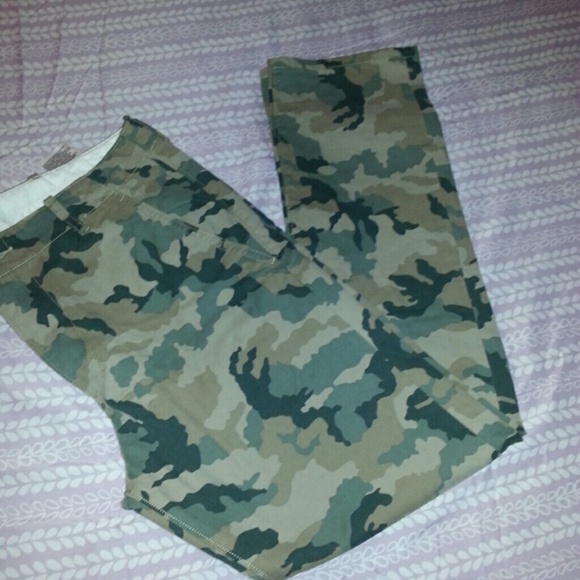 Camo jeans 34 NWOT