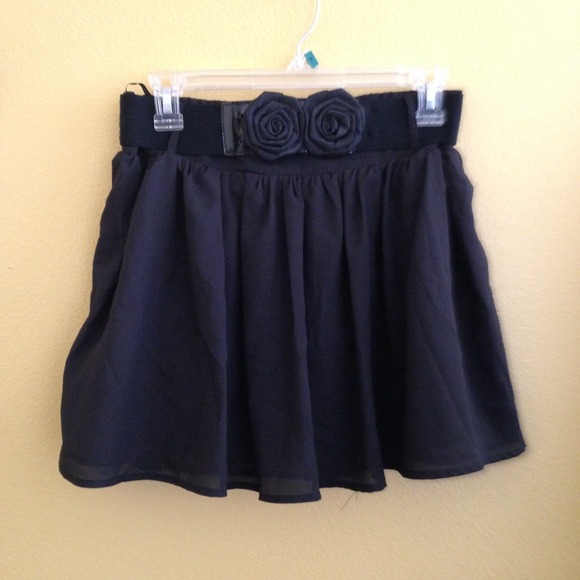Black skater skirt