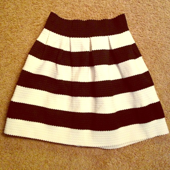 Striped pouf skirt