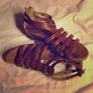 Bass "AUDRIANA" gladiator sandal 8.5 M (LIKE NEW)
