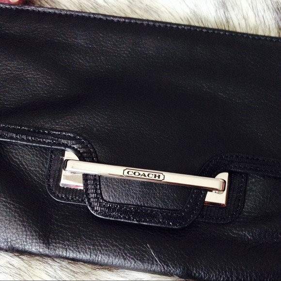 Coach Clutch - Picture 2 of 4