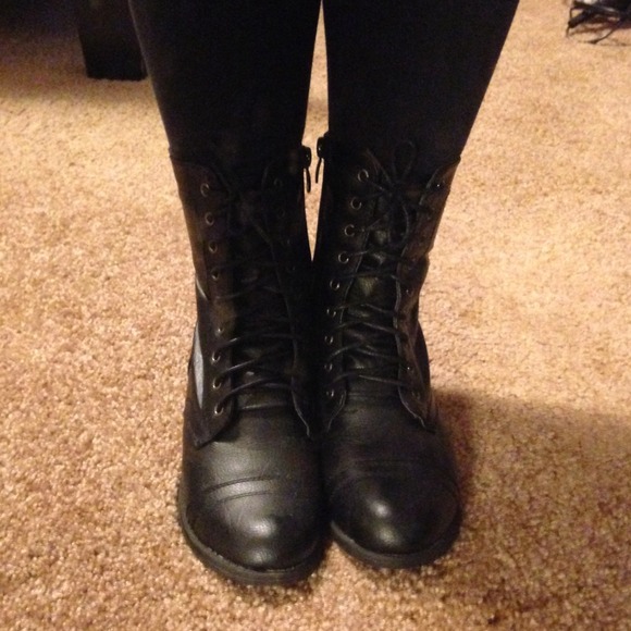 Combat boots