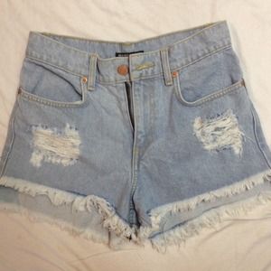 Brandy Melville//high waisted denim shorts!