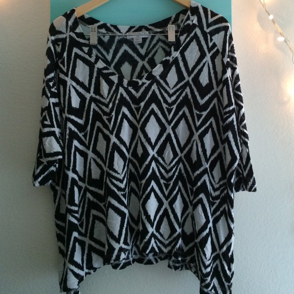 •Traded• Flowy Soft Aztec Top - Picture 1 of 1