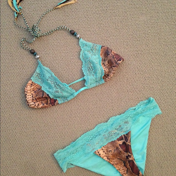 *SOLD!* Beach Bunny Snake Bikini Wild Honey 🔥 - Picture 2 of 4
