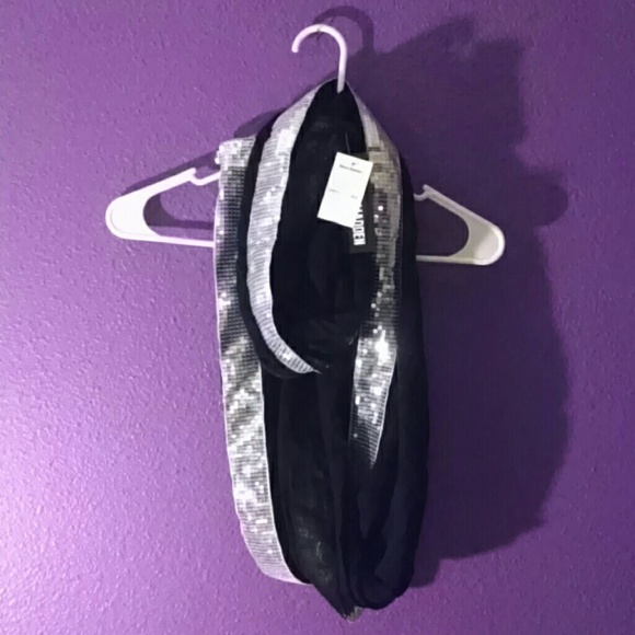 Steve Madden black sequence scarf