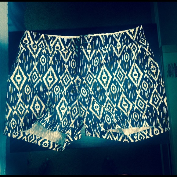 ☀️Summer Sale☀️Cute tribal print shorts!