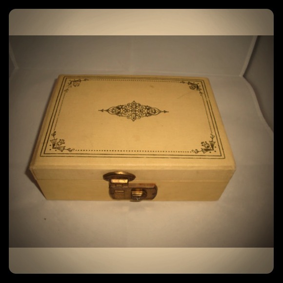 Sale!! Vintage Off White Jewelry Box