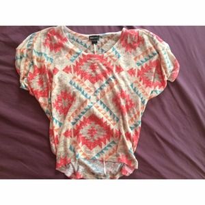 Tribal print shirt💘